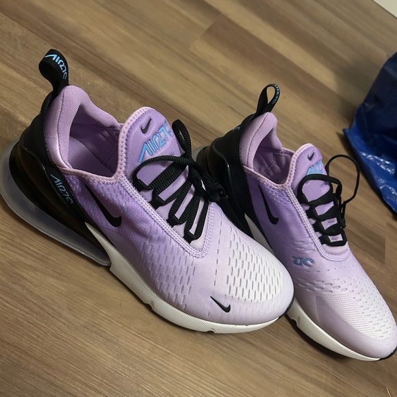 NEW RARE Nike Air Max 270 Women's 11